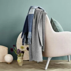 Elvang - Diagonaal Plafond -CONNOX Winkel Elvang Diagonal Decke weiss hellgrau Ambiente 2