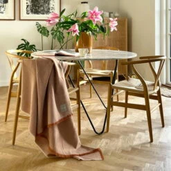 Elvang - Skyfall Plafond -CONNOX Winkel Elvang Skyfall Decke nude Sitzgruppe Ambiente