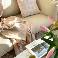 Elvang - Skyfall Plafond -CONNOX Winkel Elvang Skyfall Decke nude Sofa Ambiente