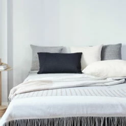 Form & Refine - Aymara Plafond -CONNOX Winkel Form Refine Aymara Decke und Kissen Situation 2