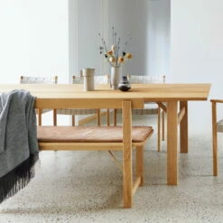 Form & Refine - Aymara Plafond -CONNOX Winkel Form Refine Damsbo Esstisch Eiche Situation