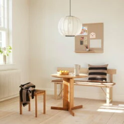 Form & Refine - Aymara Plafond -CONNOX Winkel Form Refine Rim Pinwand 75x75 cm Ambiente 4