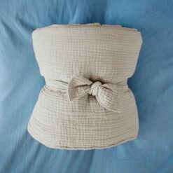 Hay - Crinkle Bedsprei 14 Hay - Crinkle Bedsprei -CONNOX Winkel Hay Crinkle Tagesdecke cool grey Situation 1