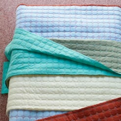 Hay Hooi - Mega Dot Sprei -CONNOX Winkel Hay Mega Dot Tagesdecke 2022 Gruppe 3