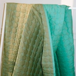 Hay Hooi - Mega Dot Sprei -CONNOX Winkel Hay Mega Dot Tagesdecke olive green Situation 2