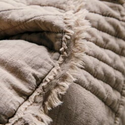 House Doctor - Ruffle Deken 13 House Doctor - Ruffle Deken -CONNOX Winkel House Doctor Ruffle Decke 130 x 180 cm hellbraun Detail 1