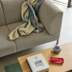 Hübsch Interior - Graphic Plafond 11 Hübsch Interior - Graphic Plafond -CONNOX Winkel Huebsch Interior Moment Sofa 2 Sitzer Eiche natur grau Situation 1