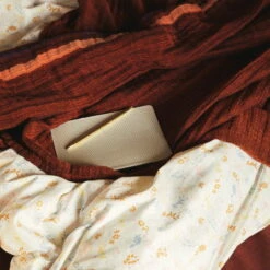 CONNOX Winkel -CONNOX Winkel Juna Comfort Decke chocolate Situation 1