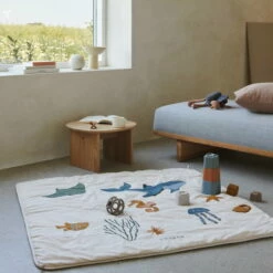 LIEWOOD - Glenn Activiteitendeken, 110 X 110 Cm, Safari Zandmix 9 LIEWOOD - Glenn Activiteitendeken, 110 X 110 Cm, Safari Zandmix -CONNOX Winkel LIEWOOD Glenn Aktivitaetsdecke 110x110 cm Ambiente 2