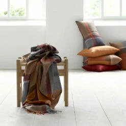 Elvang - Manhattan Deken -CONNOX Winkel Manhattan Decke terracotta red magma Ambiente 1