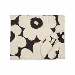 Marimekko - Unikko Sprei -CONNOX Winkel Marimekko Unikko Tagesdecke 160 x 260 cm charcoal off white gefaltet