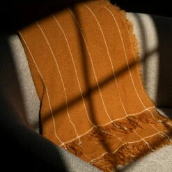 Audo - Battus Wollen Deken -CONNOX Winkel Menu Battus Wolldecke Ambiente 4