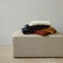 Audo - Battus Wollen Deken -CONNOX Winkel Menu Battus Wolldecke Ambiente 5