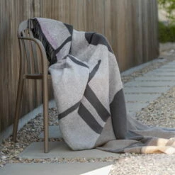 Mette Ditmer - Bauhaus Plafond 21 Mette Ditmer - Bauhaus Plafond -CONNOX Winkel Mette Ditmer Bauhaus Decke Situation 8