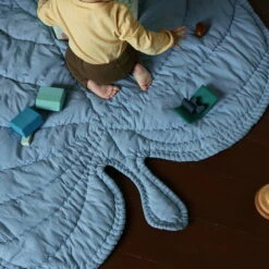 Nofred - Leaf Speeldeken 23 Nofred - Leaf Speeldeken -CONNOX Winkel Nofred Leaf Spieldecke blau Situation 2