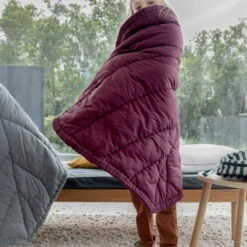 CONNOX Winkel -CONNOX Winkel Nofred Leaf Spieldecke burgundrot Ambiente