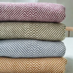 Røros Tweed - Kattefot Wollen Deken -CONNOX Winkel Roros Tweed Kattefot Wolldecken Gruppe 2