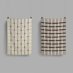 Røros Tweed - Knut Wollen Deken 21 Røros Tweed - Knut Wollen Deken -CONNOX Winkel Roros Tweed Knut Wolldecke 135 x 200 cm grau vorne und hinten