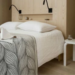 Røros Tweed - Naturpledd Wollen Deken, 135 X 200 Cm, Flette -CONNOX Winkel Roros Tweed Naturpledd Wolldecke 135 200 cm flette Bett Ambiente