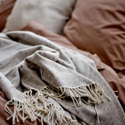 Södahl - Stillness Plafond -CONNOX Winkel Soedahl Stillness Decke 130 x 170 cm beige Detail 2