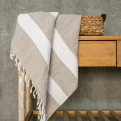 Studio Zondag - Linen Basket Plafond -CONNOX Winkel Studio Zondag Linen Basket Decke 130 x 170 cm natur weiss Situation 1