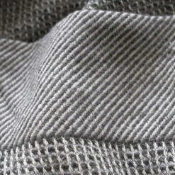 Studio Zondag - Pergamon Plafond -CONNOX Winkel Studio Zondag Pergamon Decke 130 x 170 cm hellgrau Detail 1