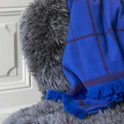 &Tradition - Untitled Bedsprei -CONNOX Winkel andTradition Untitled AP10 Tagesdecke 150 x 210 cm electric blue Situation