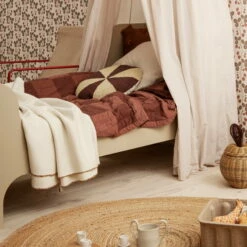 Ferm Living - Duo Quilt 19 Ferm Living - Duo Quilt -CONNOX Winkel ferm Living Arch Kissen 40 cm ziegelrot off white Situation