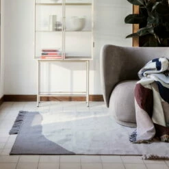 Ferm Living - Vista Deken -CONNOX Winkel ferm Living Kelim Rug Earth Teppich Vista Decke Ambinete