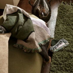 Ferm Living - Vista Deken -CONNOX Winkel ferm Living Vista Decke120 170 cm lila Ambiente